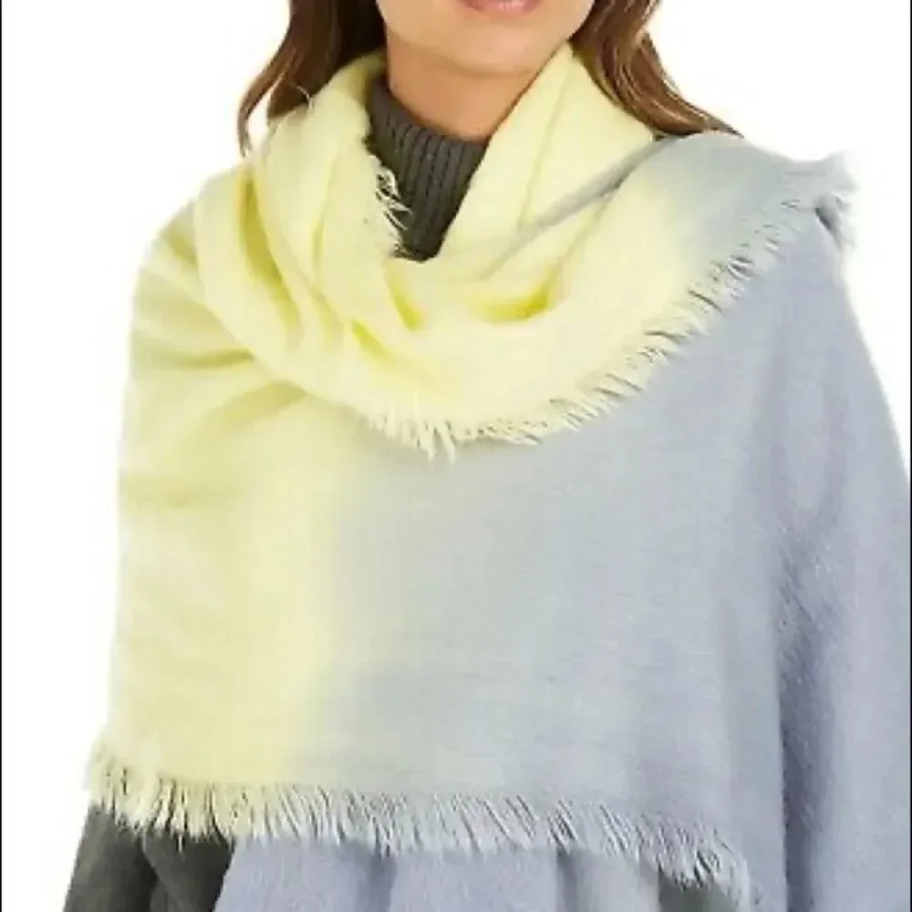 ✨Ellen Tracy Woven Ombre Ultra Soft Scarf✨